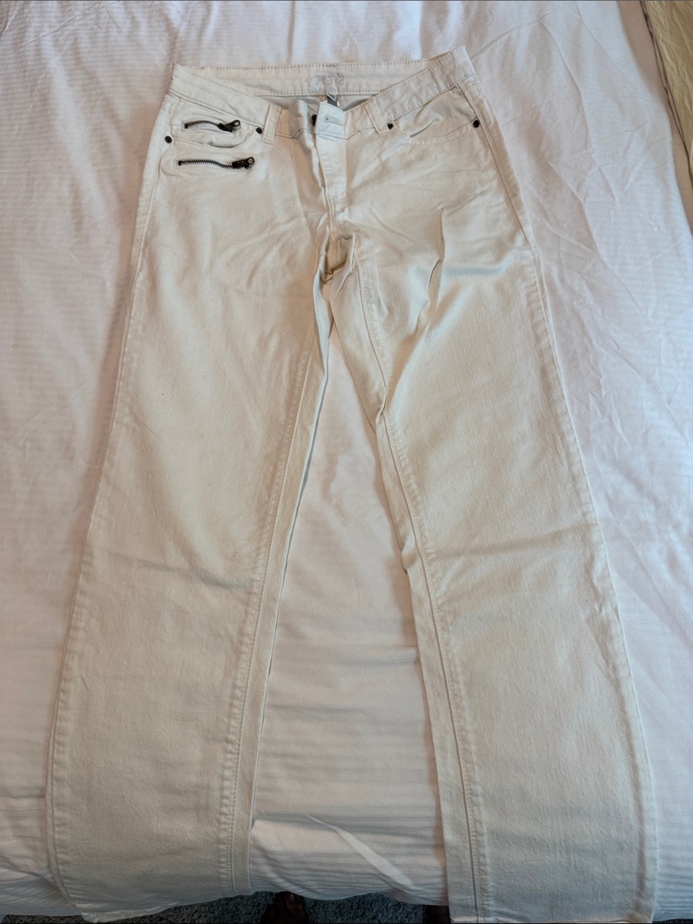 Cache Women's size 6 White Straight Jeans